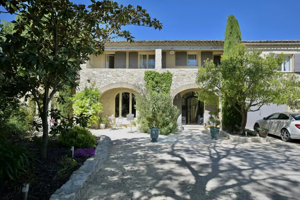 Välivaade - Elegant Stone House with Pool on Uzès Outskirts