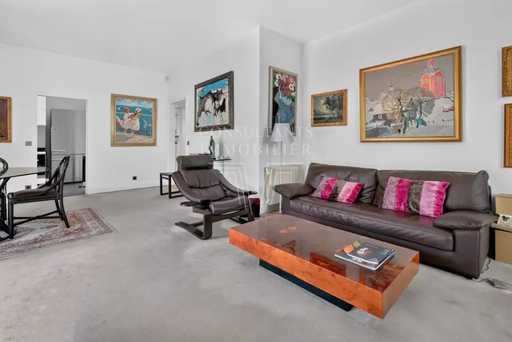 Soggiorno - Spacious Apartment with Balcony in Neuilly