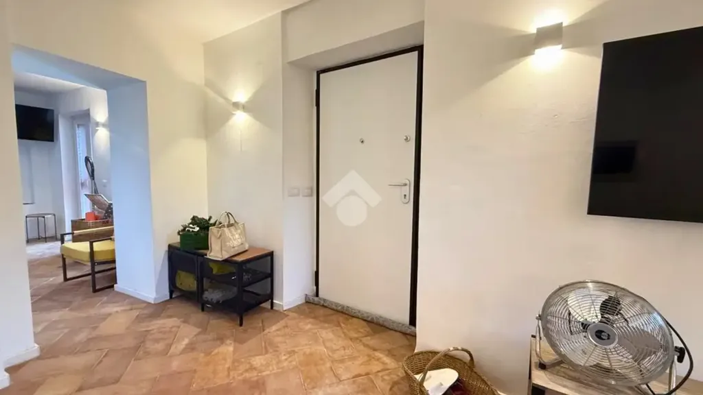 Esik - Rustic Duplex with Terrace in Paratico