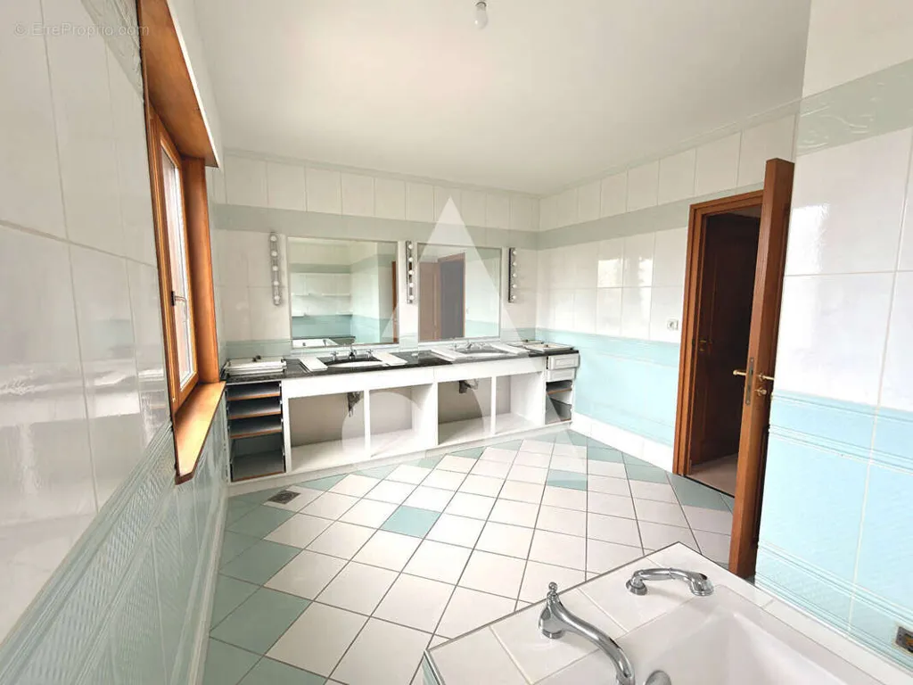Salles de bain - Propriété de Caractère avec Jardin à Arleux