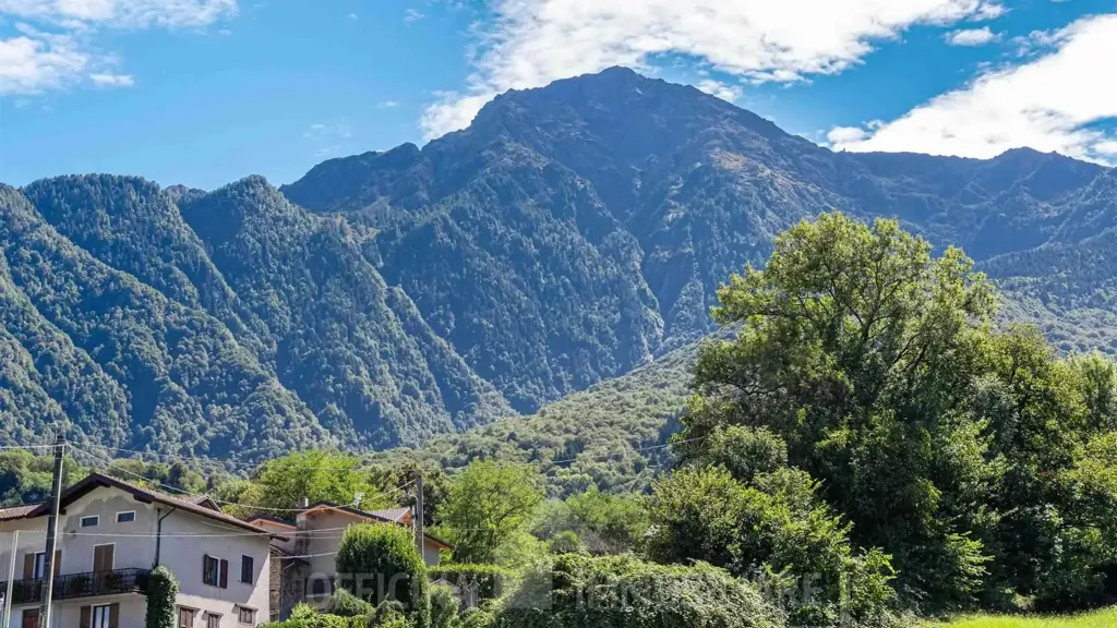 Panoramic Villa with Lake View in Colico