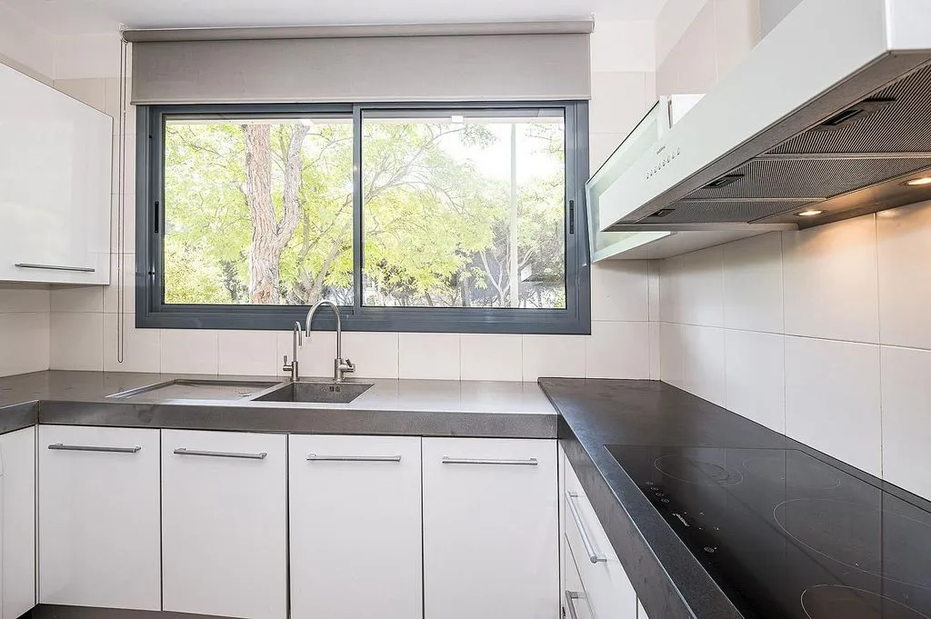 Cuisine - Seafront Semi-detached House with Pool in Gavà Mar