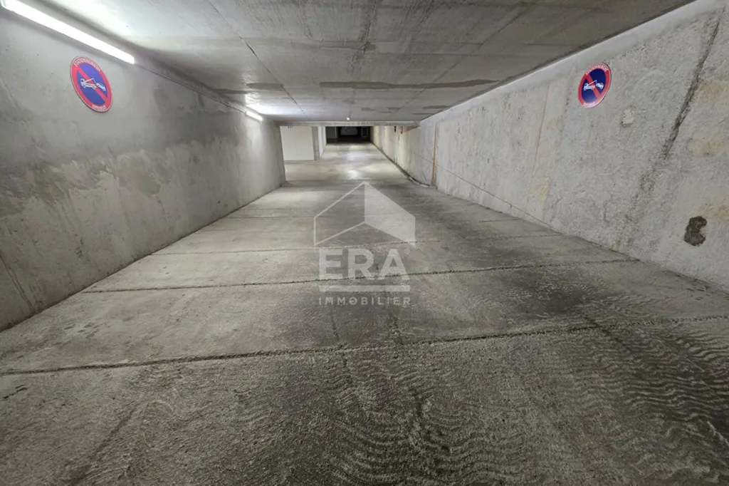 Garage - Deux Places de Parking en Sous-Sol à Saint-Laurent-du-Var