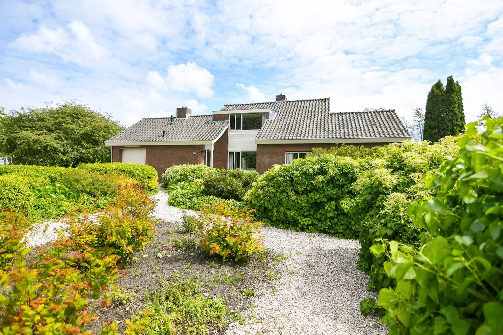 Välivaade - Villa with Garden on Spacious Plot in Hoofddorp