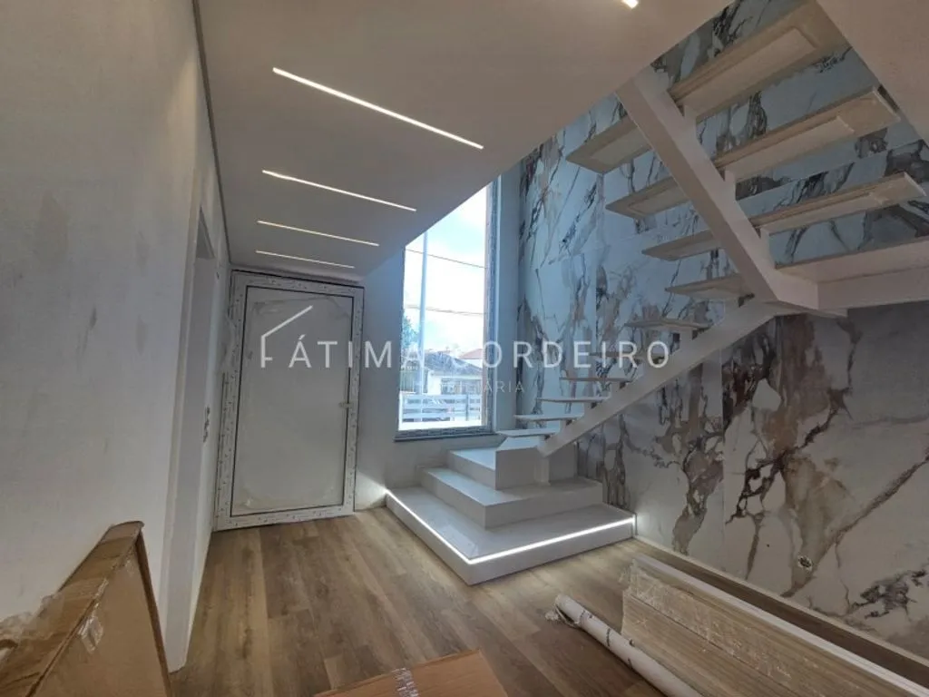 Pièces - Luxury Detached House with Pool in Charneca de Caparica