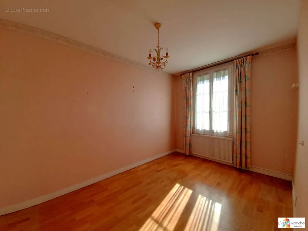 Rooms - Single-Storey House with Garden in Le Plessis-Brion