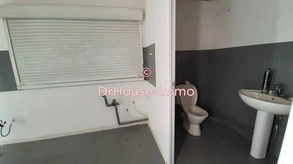 Vannitoad - Commercial Space with Parking in Ajaccio