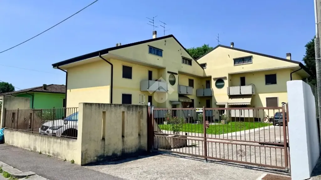 Extérieur - 4-Bedroom Apartment with Balcony in Vigasio