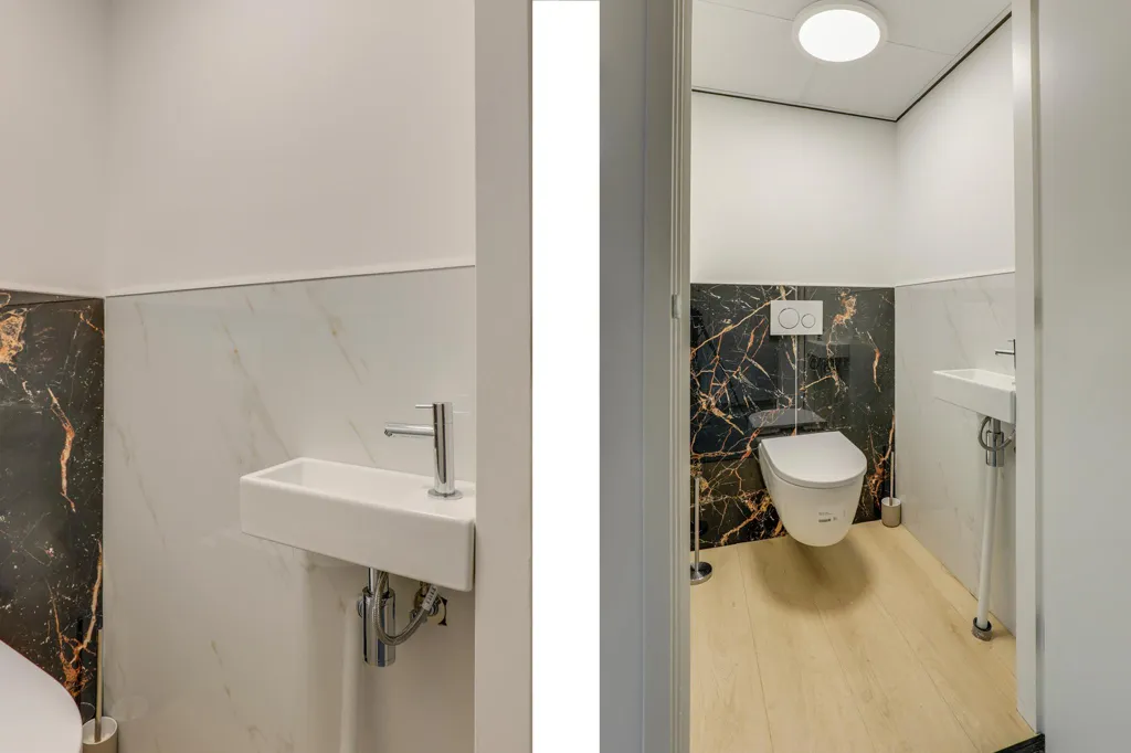 Vannitoad - Ärihoone asukohas Utrecht
