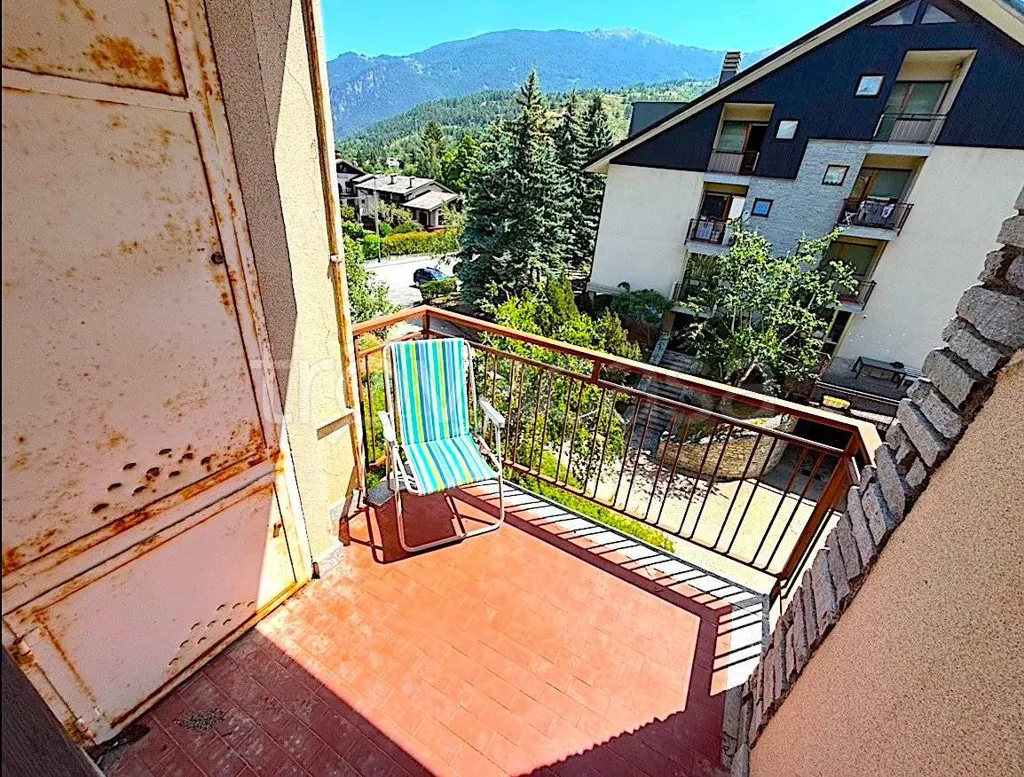 Rõdu - Three-bedroom Apartment with Balcony in Oulx