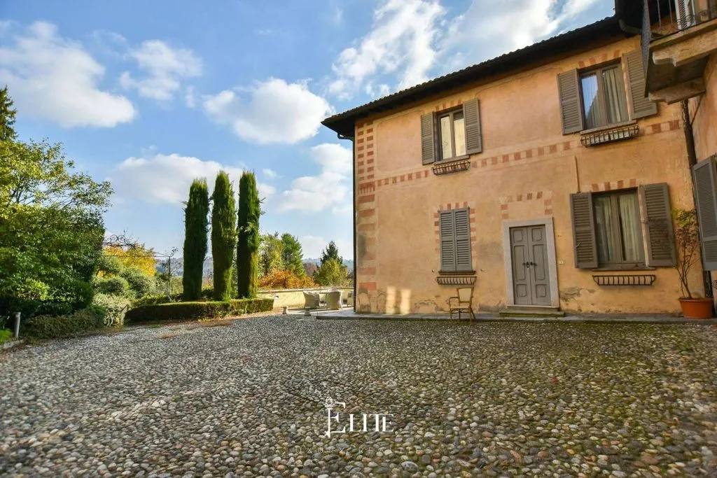 Välivaade - Historic Villa with Private Garden in Azzate