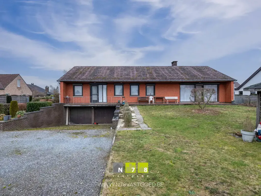 Extérieur - Villa Indépendante avec Terrasse à Maaseik