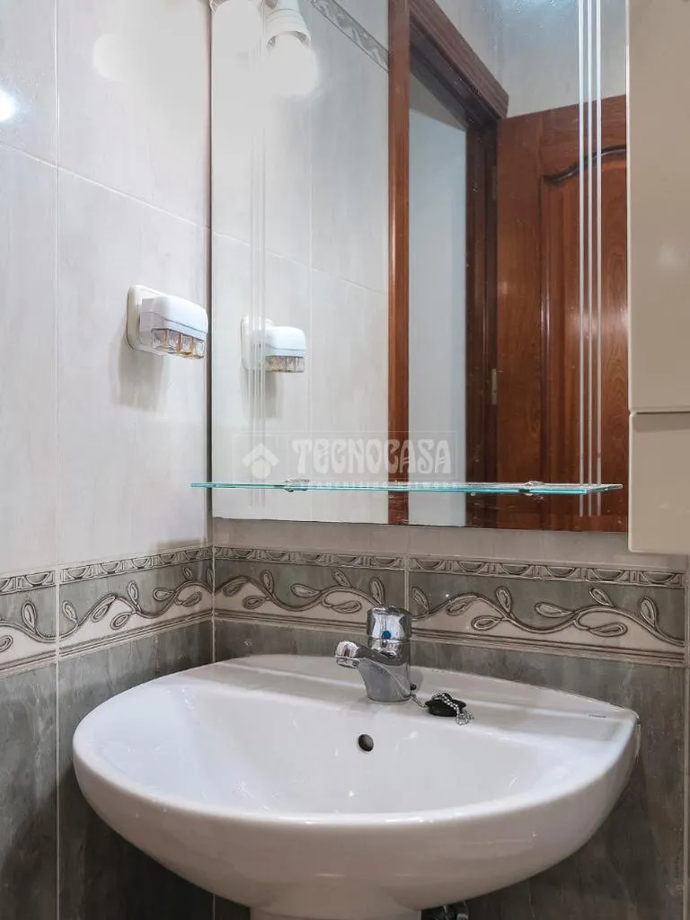 Salles de bain - Flat with Large Windows in Carabanchel Alto