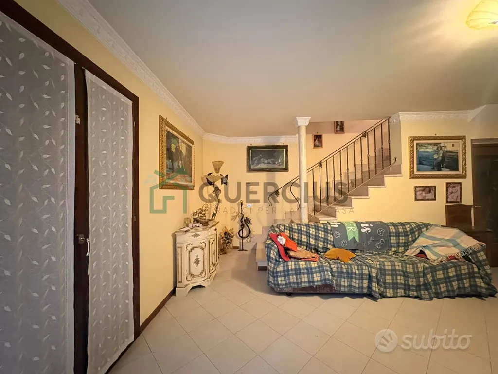 Living Room - House with Garden View in Castel d'Azzano