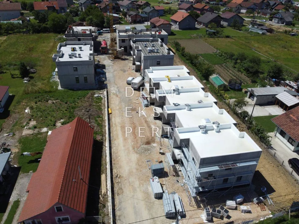 Õhuvaade - Two-Storey Apartment with Garden in Rugvica