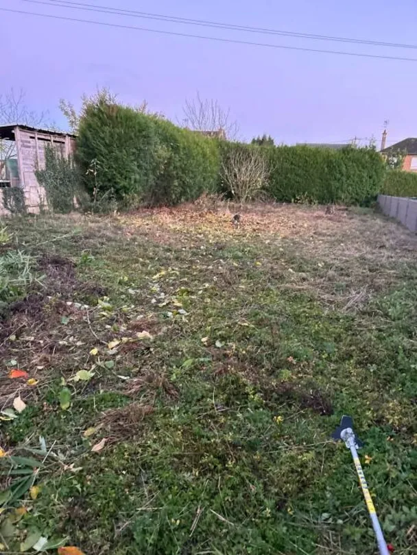 Aed - Constructible Plot with 12.35m Façade in Avesnes-le-Sec