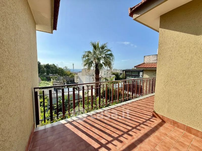 Rõdu - Quadrilocale with Sea View in Catania