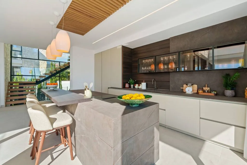 Cuisine - Luxury Villa with Infinity Pool in La Quinta, Benahavís