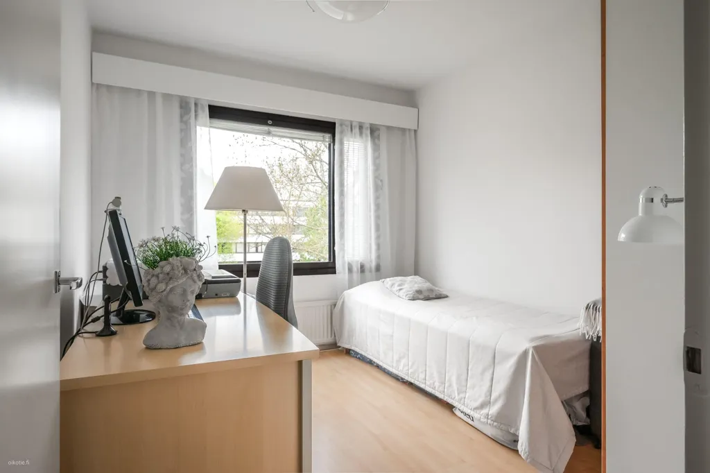Bedrooms - 3-Bedroom Apartment with Balcony in Riutoja