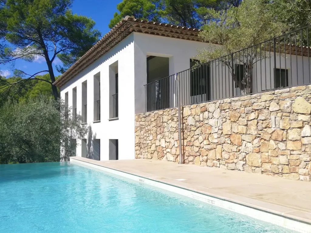 Piscine - Villa Contemporaine avec Vue Panoramique à Lorgues