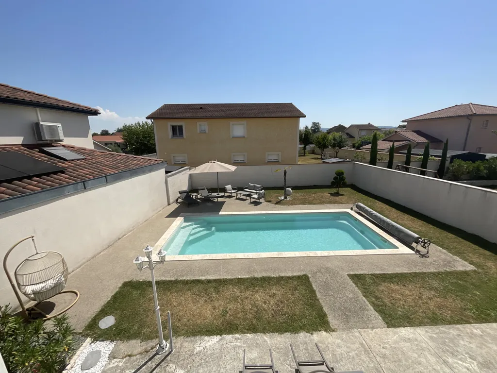 Bassein - Family House with Pool in Loyettes