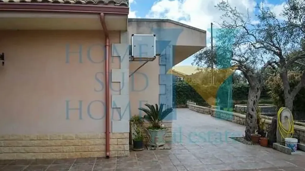 Jardin - Rustic Villa with Ornamental Garden in Modica