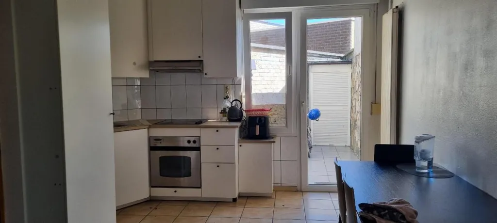 Köök - Modernised Townhouse with Courtyard in Eeklo