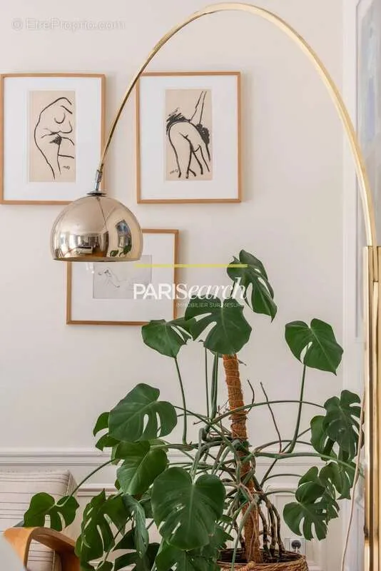 Living Room - Apartment with Balcony in Historic Marais