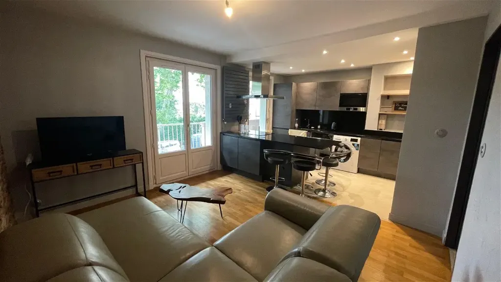 Elutuba - Furnished Flat with Balcony in Lyon 1st