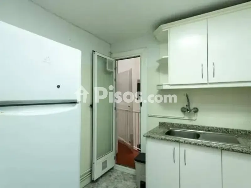 Cucina - Classically Styled Flat with Balcony in Traditional Centre