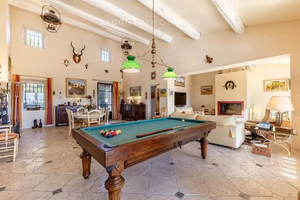 Séjour - Propriété avec Vue et Piscine près de Saint-Saturnin-lès-Apt