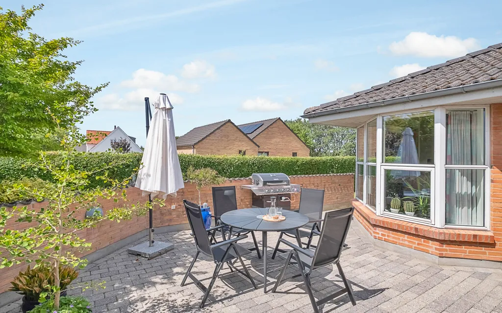 Terrass - Spacious Villa with Garden in Skæring
