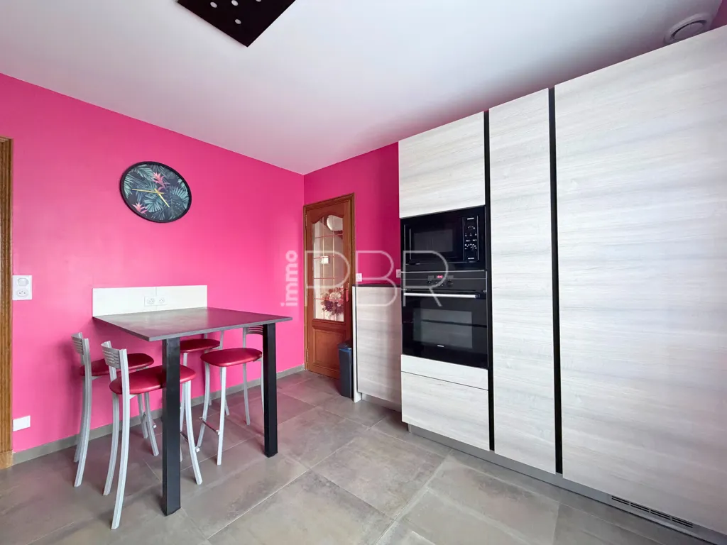Köök - Traditional House with Full Basement in Tinqueux