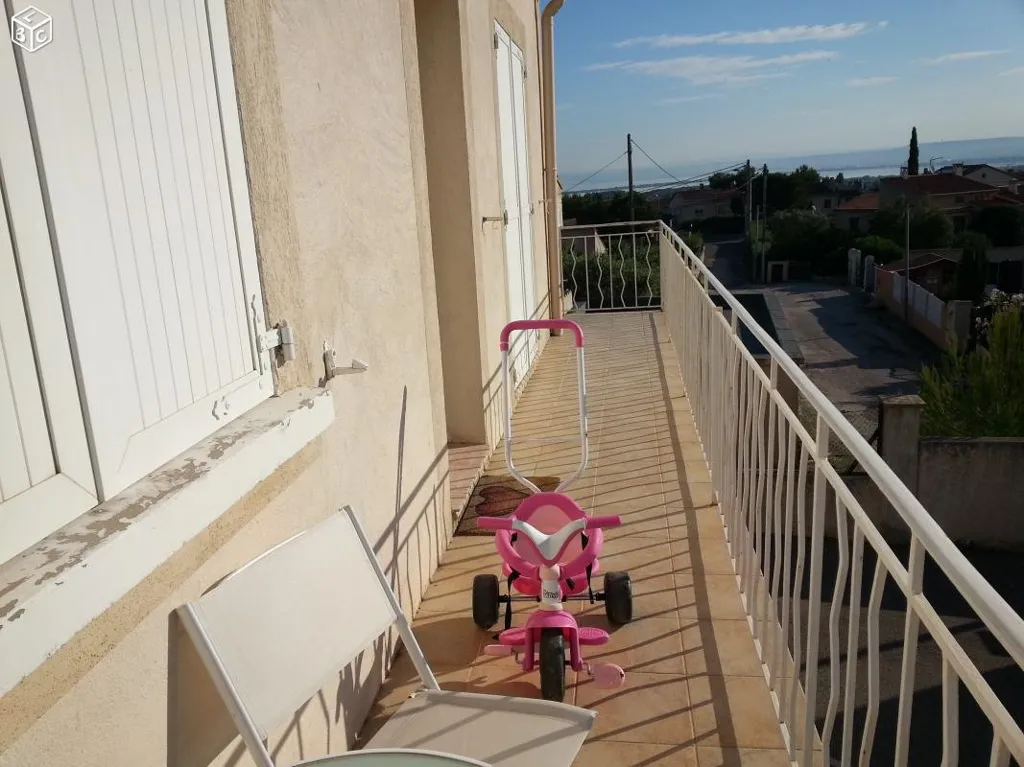 Rõdu - 3-Bed Apartment with Balcony in Châteauneuf-les-Martigues