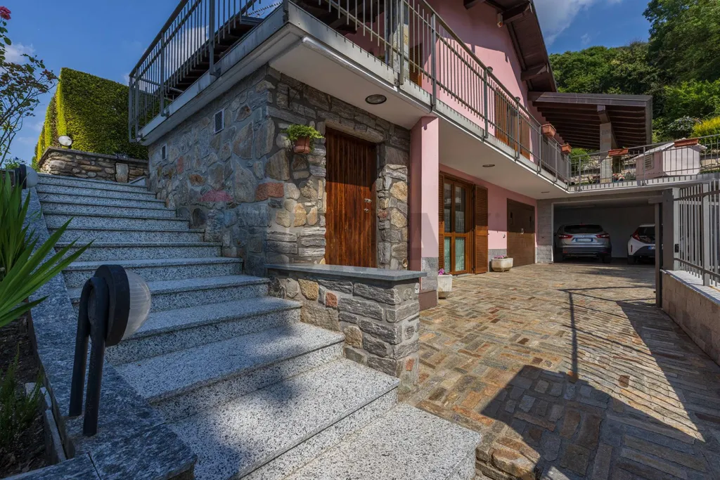 Exterior - Single-Storey Villa with Garden in Marchirolo