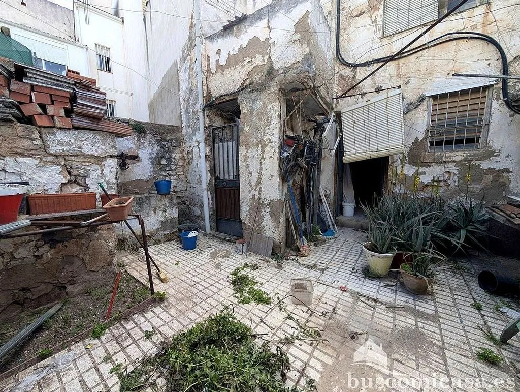 Aed - Historic Chalet for Renovation in Linares