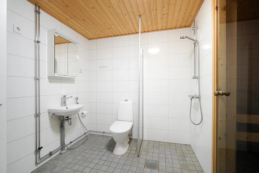 Bathrooms - Apartment with Balcony in Keljo, Jyväskylä