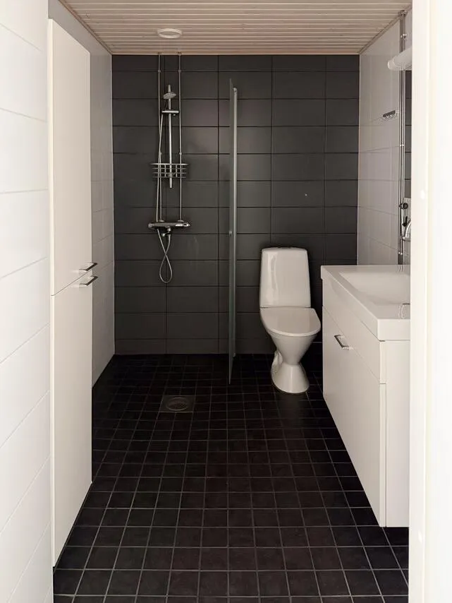 Salles de bain - Modern Flat with Glazed Balcony in Vuores