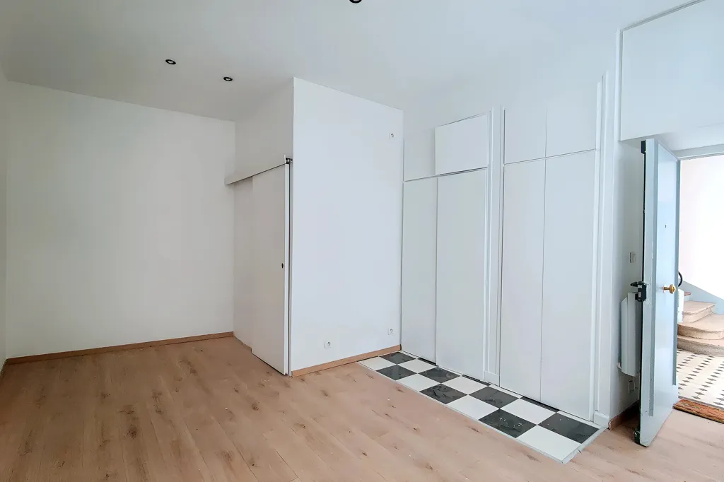 Toad - Renovated Studio with Garden View in Paris