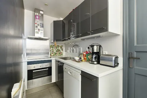 Cuisine - Appartement Rénové avec Terrasse à Paris 7ᵉ