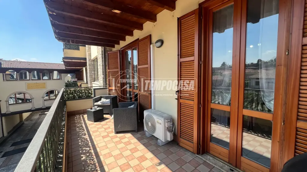 Balcon - Trilocale with Terrace in Capriolo