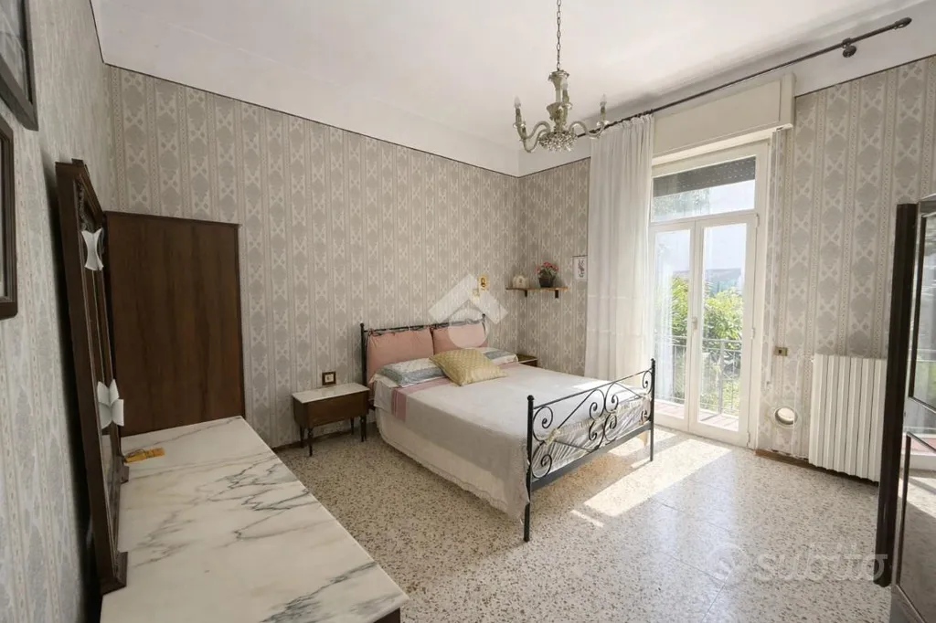 Chambres - Three-Bedroom Apartment with Private Garden in Lecco