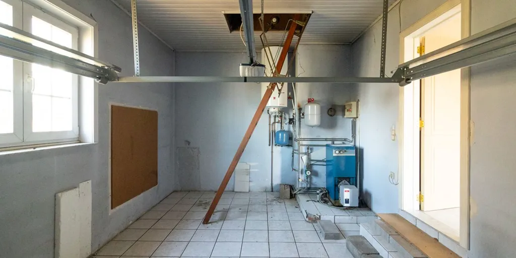 Garage - Maison à rénover avec jardin à Genk