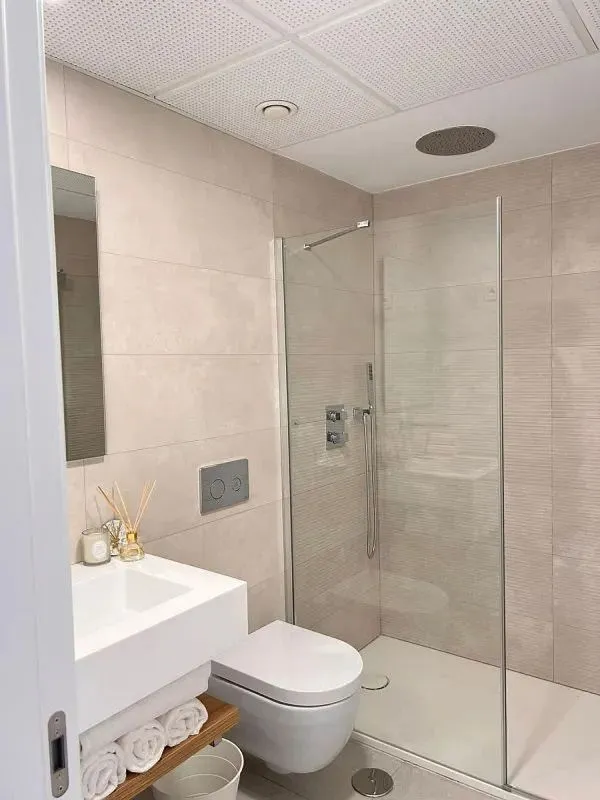 Salles de bain - Penthouse with Pool in Benahavís