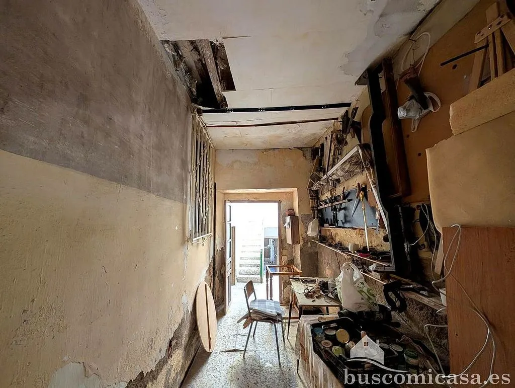 Pesuköök - Historic Chalet for Renovation in Linares