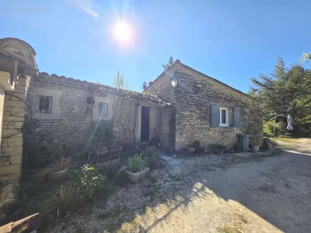 Außenansicht - Rustic House with Pool and Views in Gordes