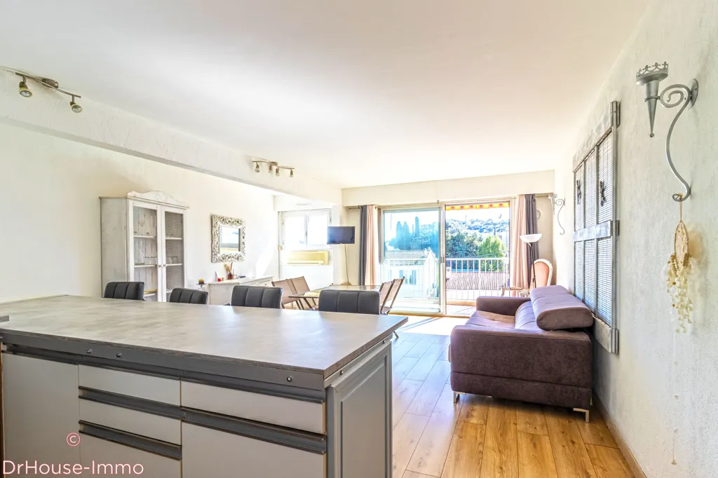 Cuisine - Appartement T2 avec Balcons à Cavalaire-sur-Mer