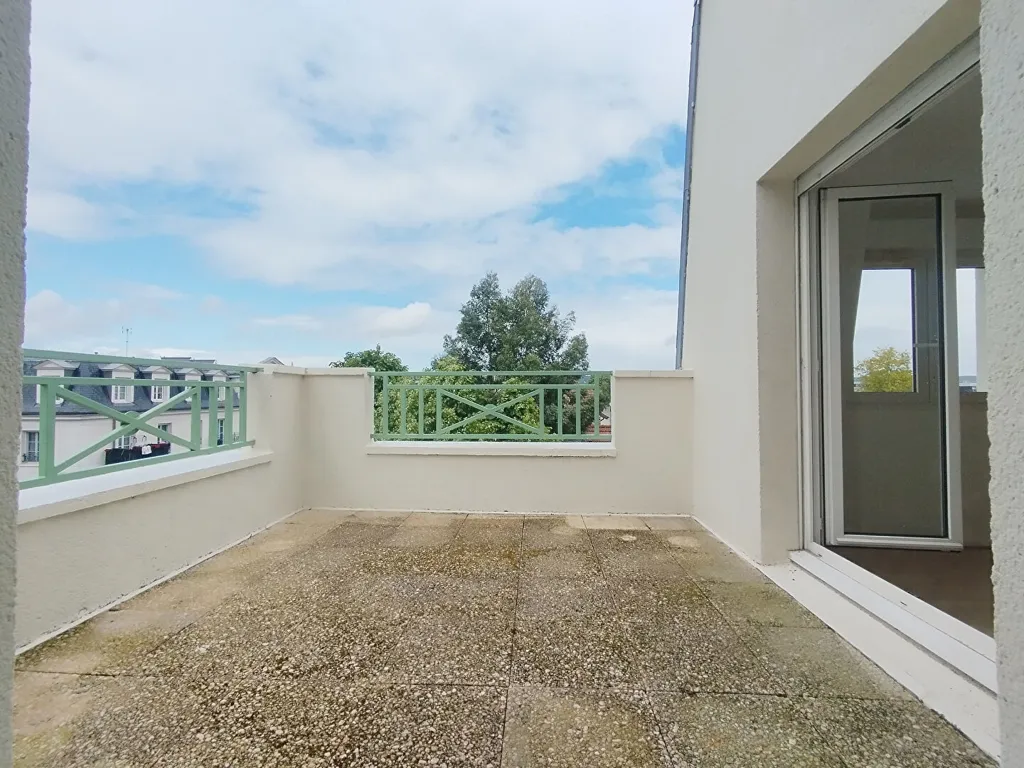 Rõdu - Flat with West-Facing Terrace in Franconville