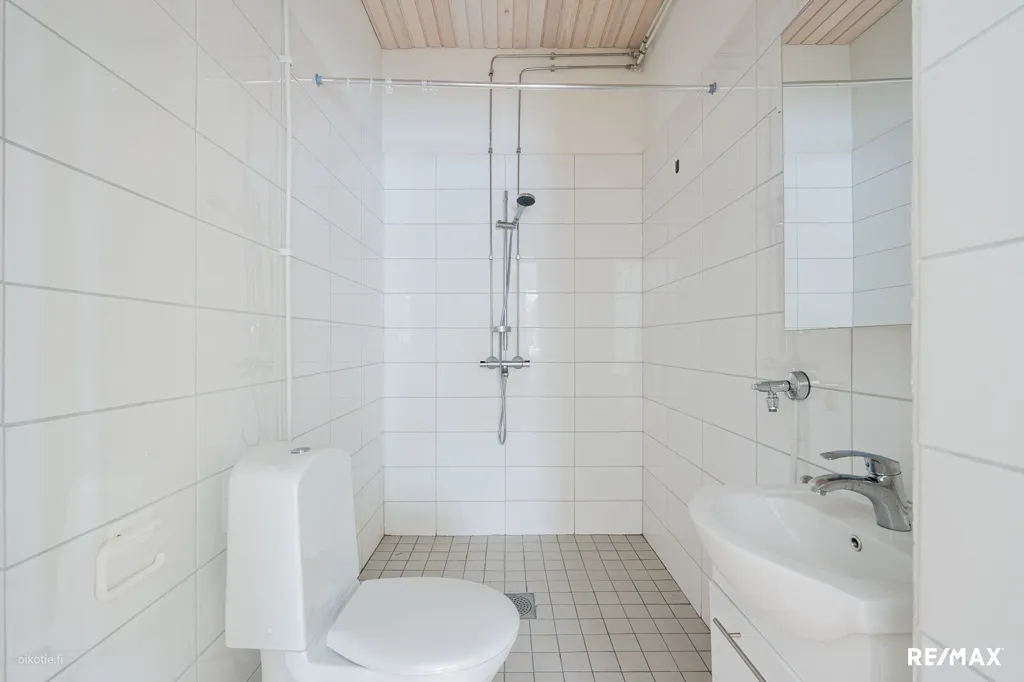 Salles de bain - Loft-Style Apartment with Garden in Asemantaus