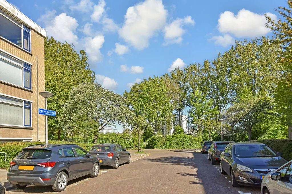 Välivaade - 4-Bedroom Apartment with Balcony near Delft